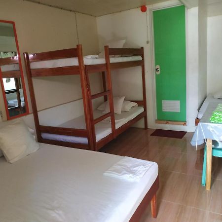 Emoks Guest House Moalboal Esterno foto