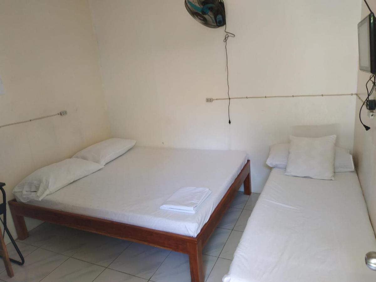 Emoks Guest House Moalboal Esterno foto