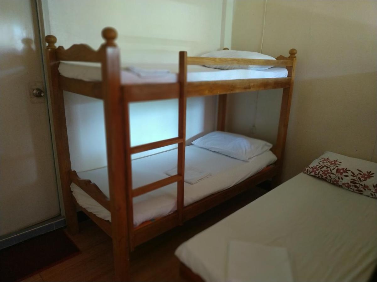 Emoks Guest House Moalboal Esterno foto