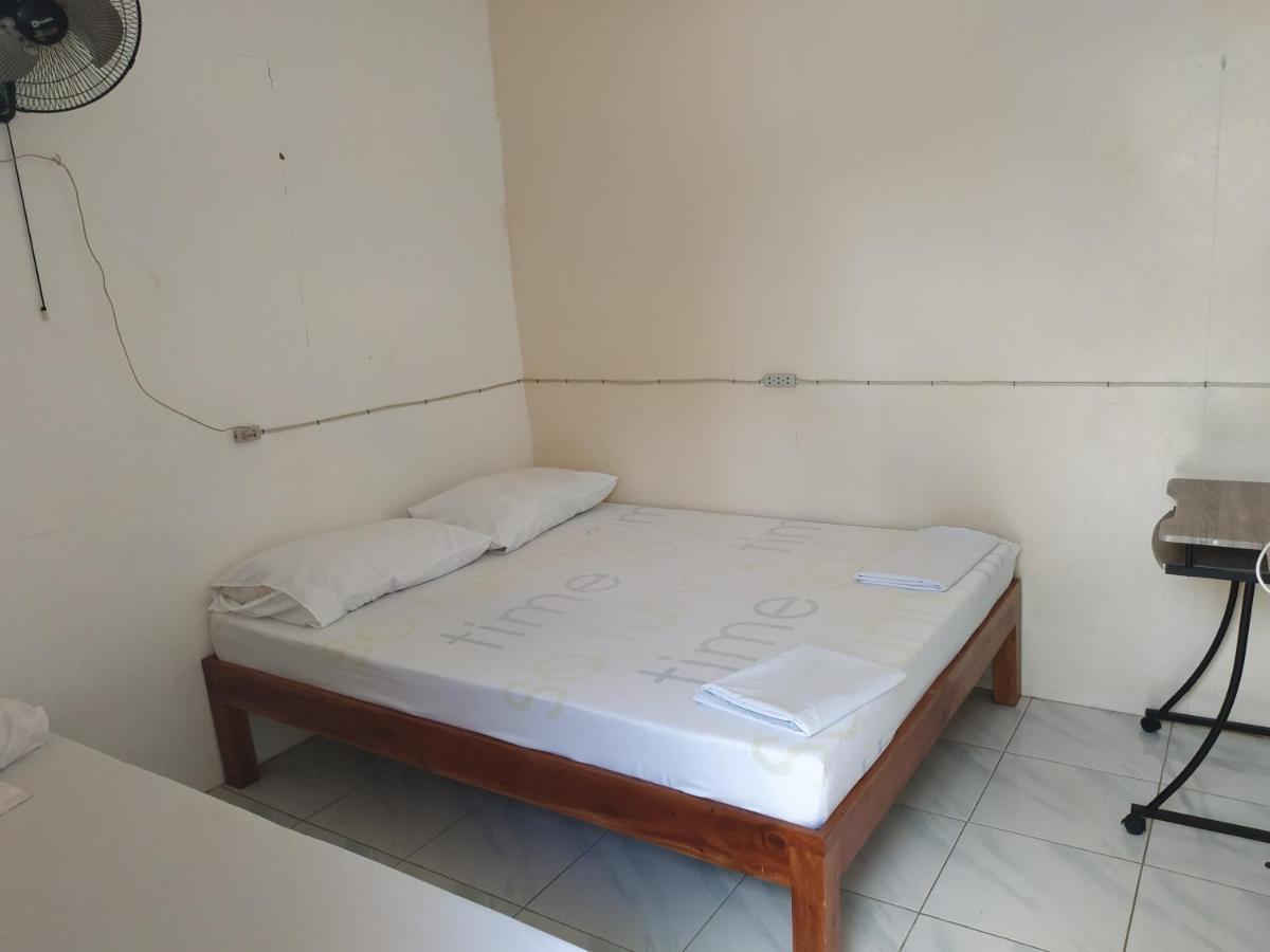 Emoks Guest House Moalboal Esterno foto