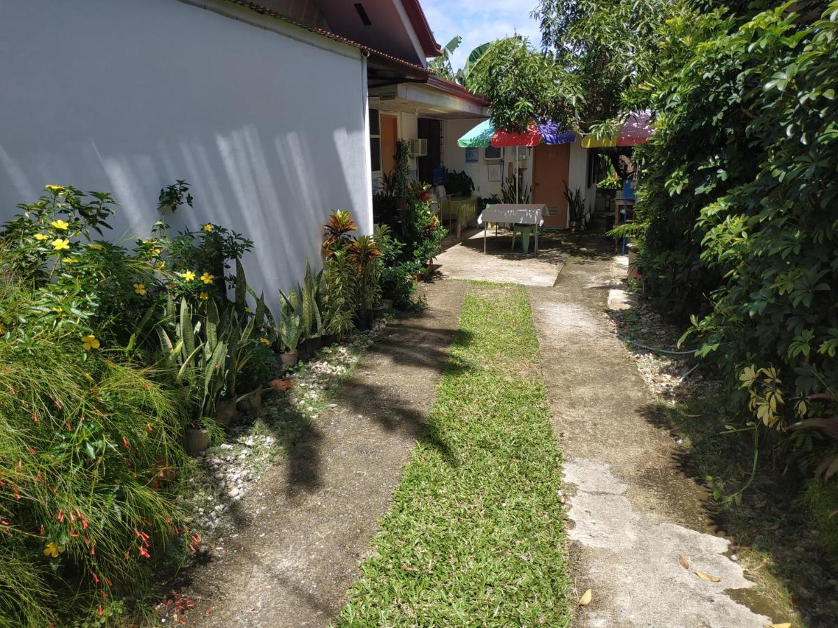 Emoks Guest House Moalboal Esterno foto