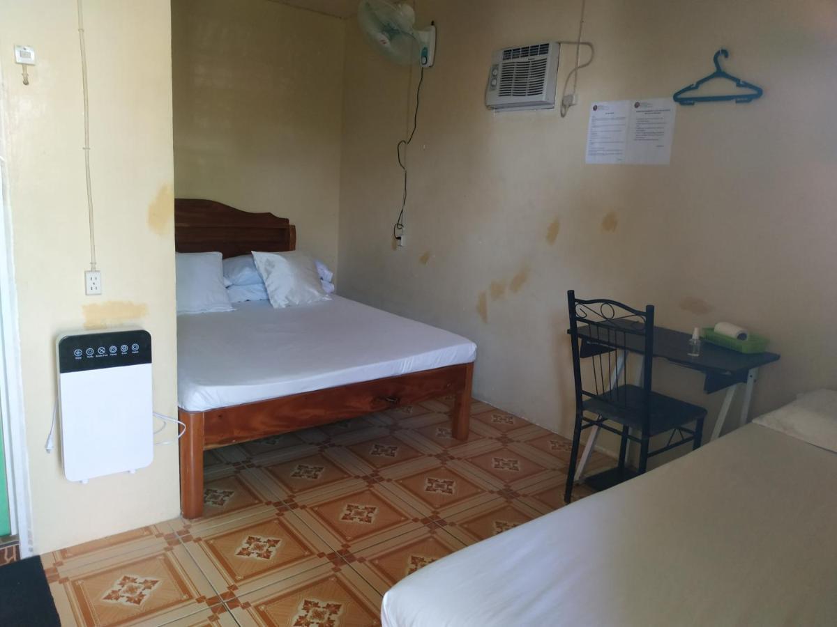 Emoks Guest House Moalboal Esterno foto