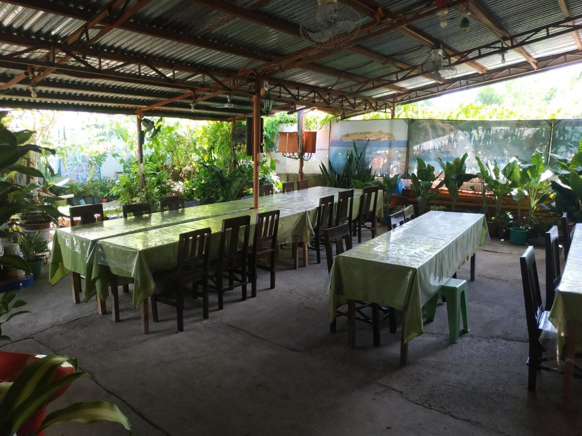 Emoks Guest House Moalboal Esterno foto