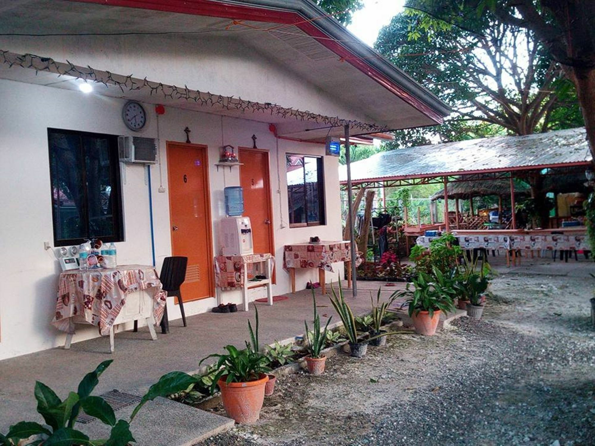 Emoks Guest House Moalboal Esterno foto
