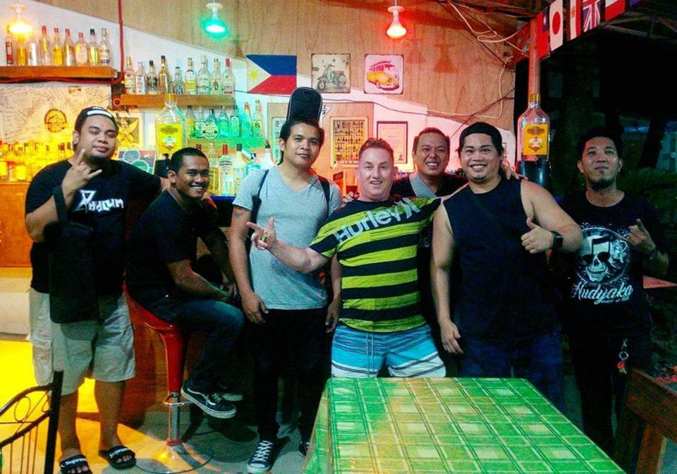 Emoks Guest House Moalboal Esterno foto