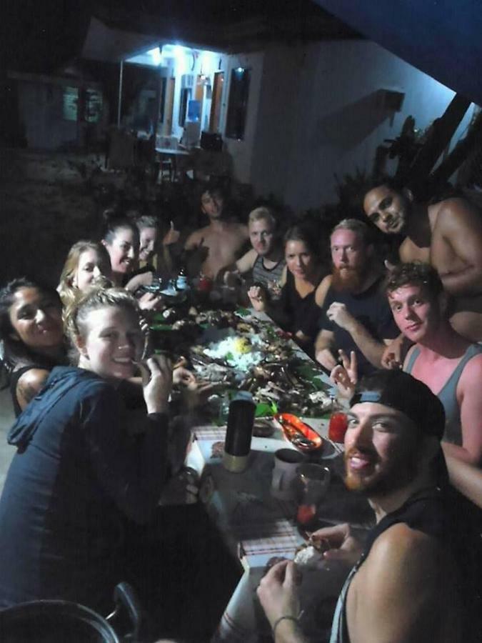 Emoks Guest House Moalboal Esterno foto