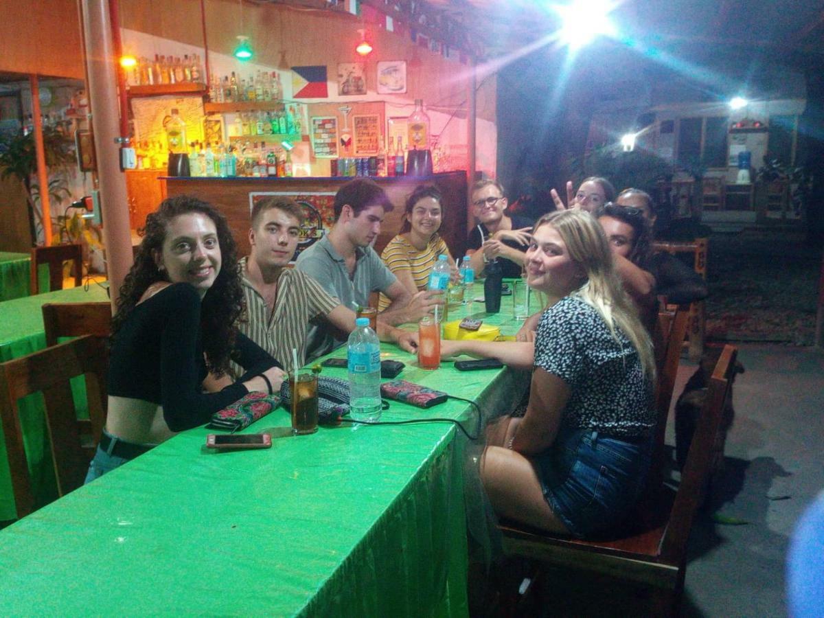 Emoks Guest House Moalboal Esterno foto
