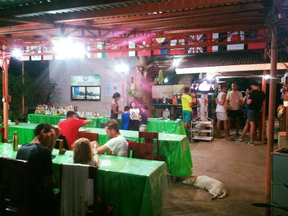 Emoks Guest House Moalboal Esterno foto