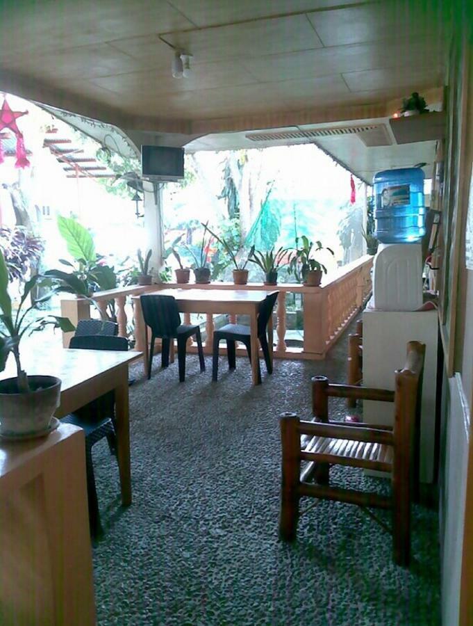 Emoks Guest House Moalboal Esterno foto