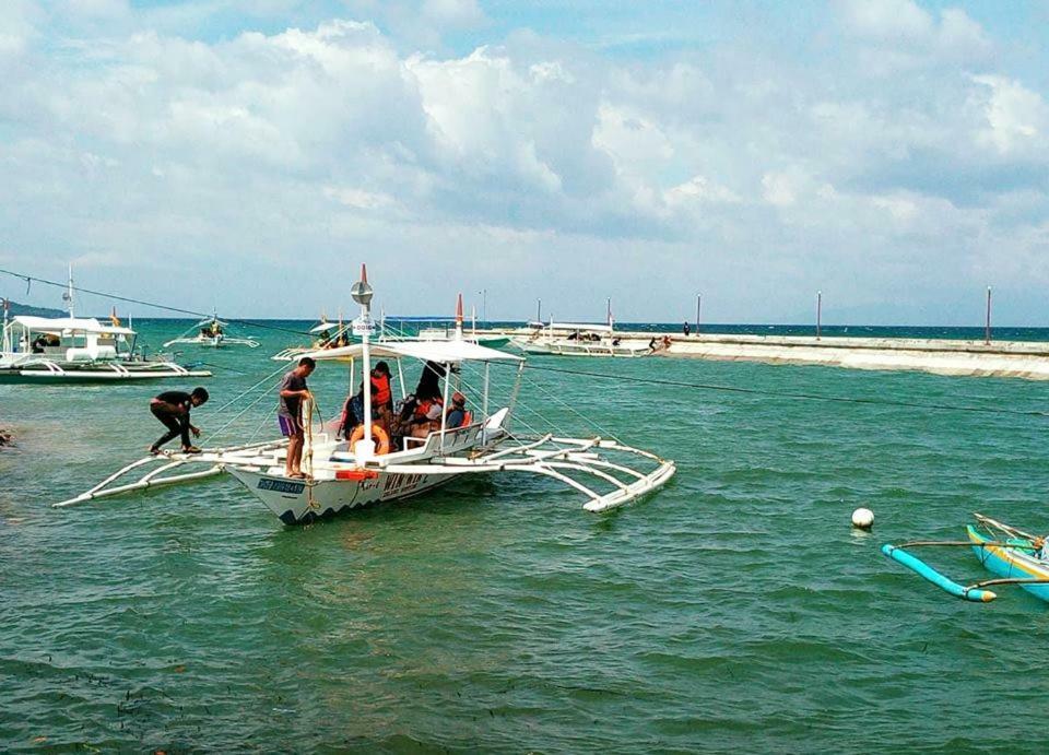 Emoks Guest House Moalboal Esterno foto